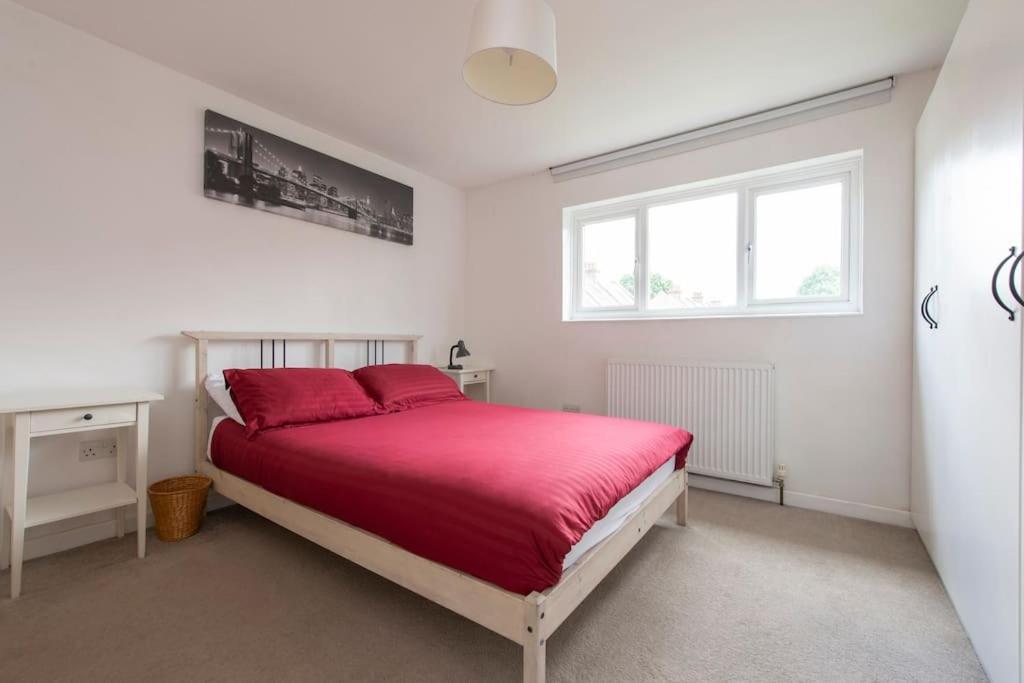 Lovely 2-Bed 15 Minutes To Central London Exterior photo