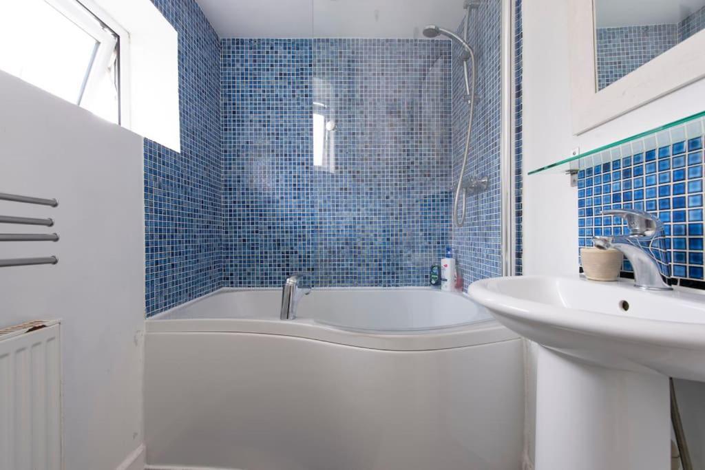Lovely 2-Bed 15 Minutes To Central London Exterior photo