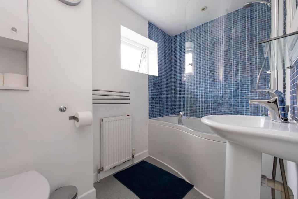 Lovely 2-Bed 15 Minutes To Central London Exterior photo