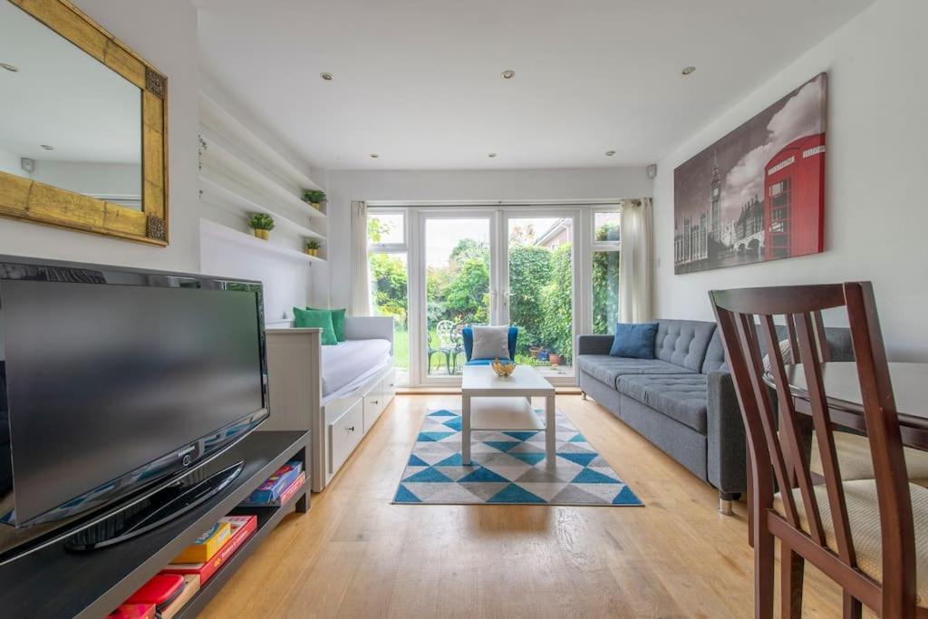 Lovely 2-Bed 15 Minutes To Central London Exterior photo