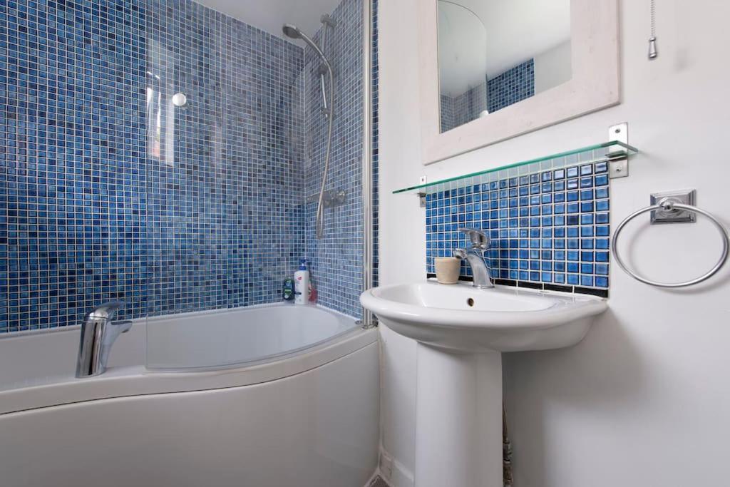 Lovely 2-Bed 15 Minutes To Central London Exterior photo