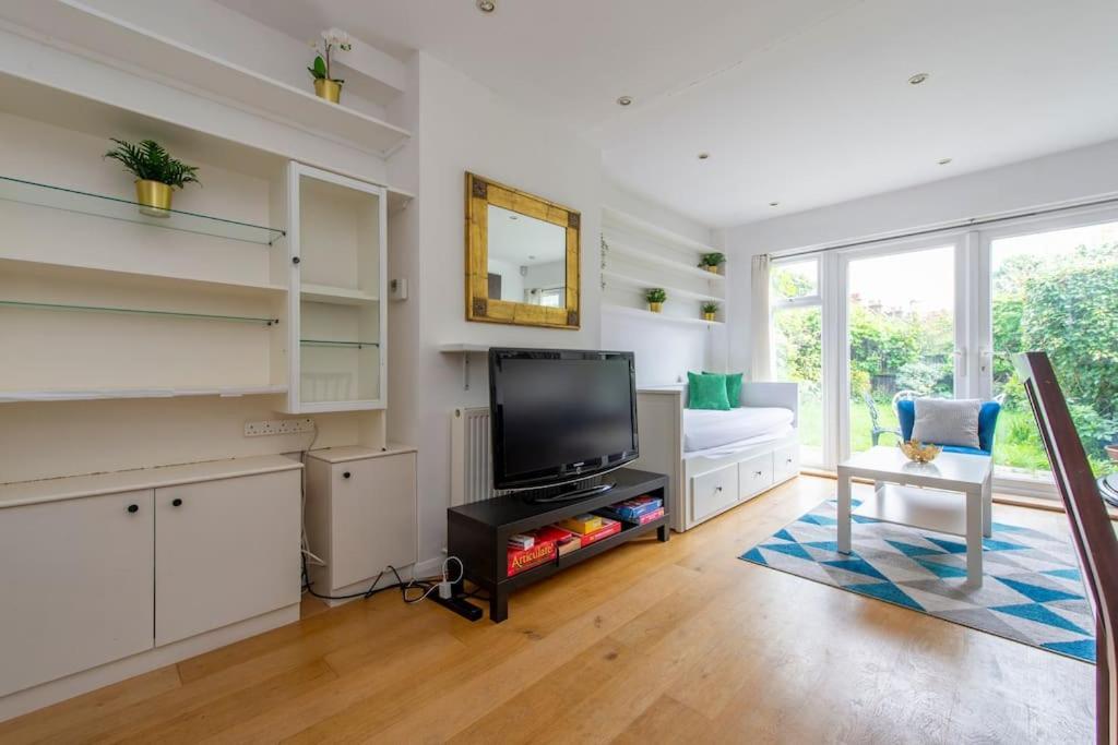 Lovely 2-Bed 15 Minutes To Central London Exterior photo