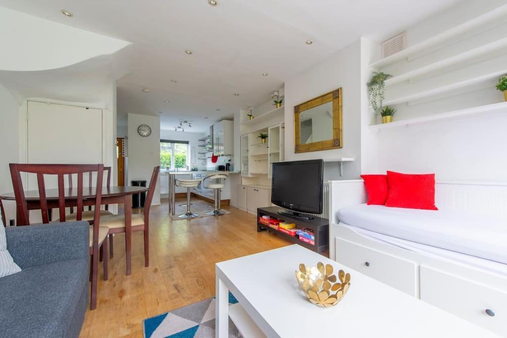 Lovely 2-Bed 15 Minutes To Central London Exterior photo